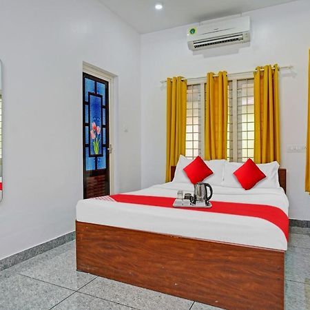 Oyo Thykoodam Sleep Inn Kochi Exteriör bild
