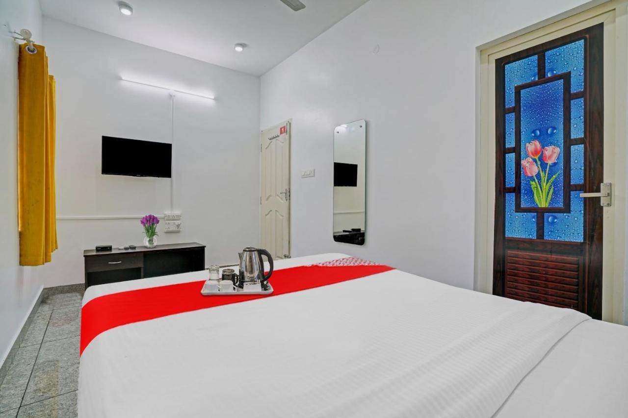 Oyo Thykoodam Sleep Inn Kochi Exteriör bild